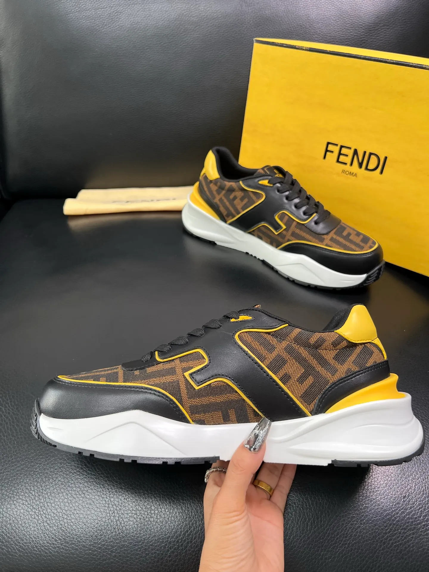 Men's shoes 💰840 FENDI top purchasing Fendi counters are equipped with the original factory, original fabrics imported from Italy, breathable and comfortable cowhide lining, soles: original soles specially provided by the original factory are super comfortable, original factory orders 🔍high quality, you can enter and exit the counter at will, welcome to compare, code number 39-44 (customized 38-45) 85856